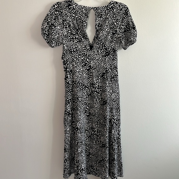 Free People flowy deep v-neck midi dress with keyhole and button detail - Picture 6 of 12